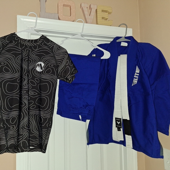 Elite Sports Other - Elite Sports IBJJF Like New Children's Size C2 Gi & Youth Large Rash Guard